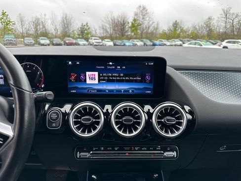 Used 2025 Mercedes-Benz GLA 250 4MATIC image 21