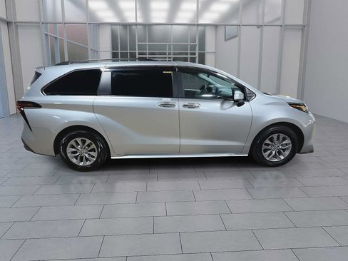 Certified 2023 Toyota Sienna XLE FWD image 9