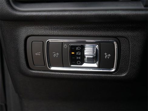 Used 2022 Lincoln Corsair AWD w/ Premium Package image 25