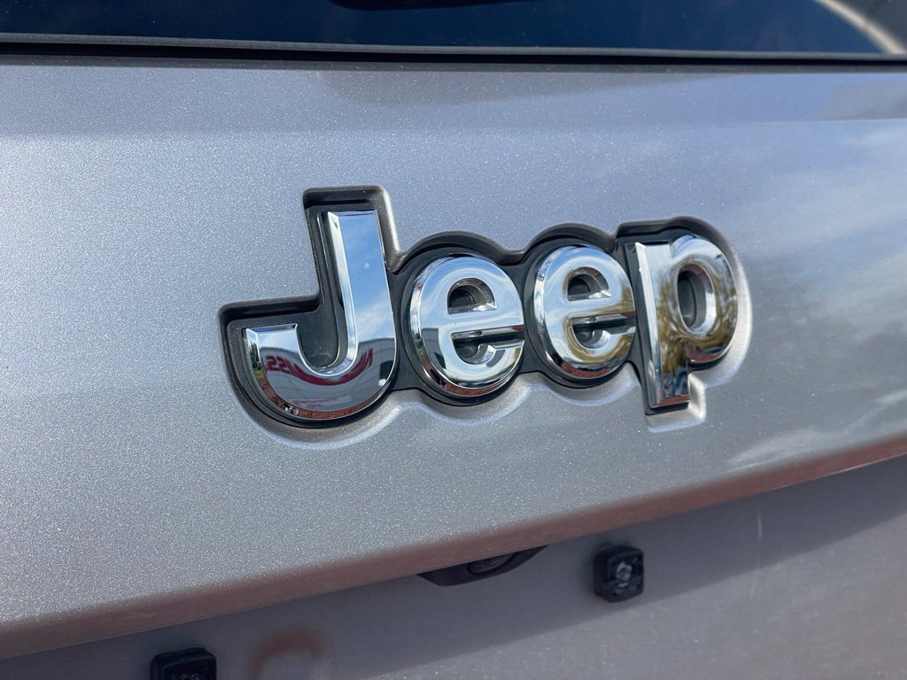 Used 2020 Jeep Grand Cherokee Limited AWD/4WD image 26