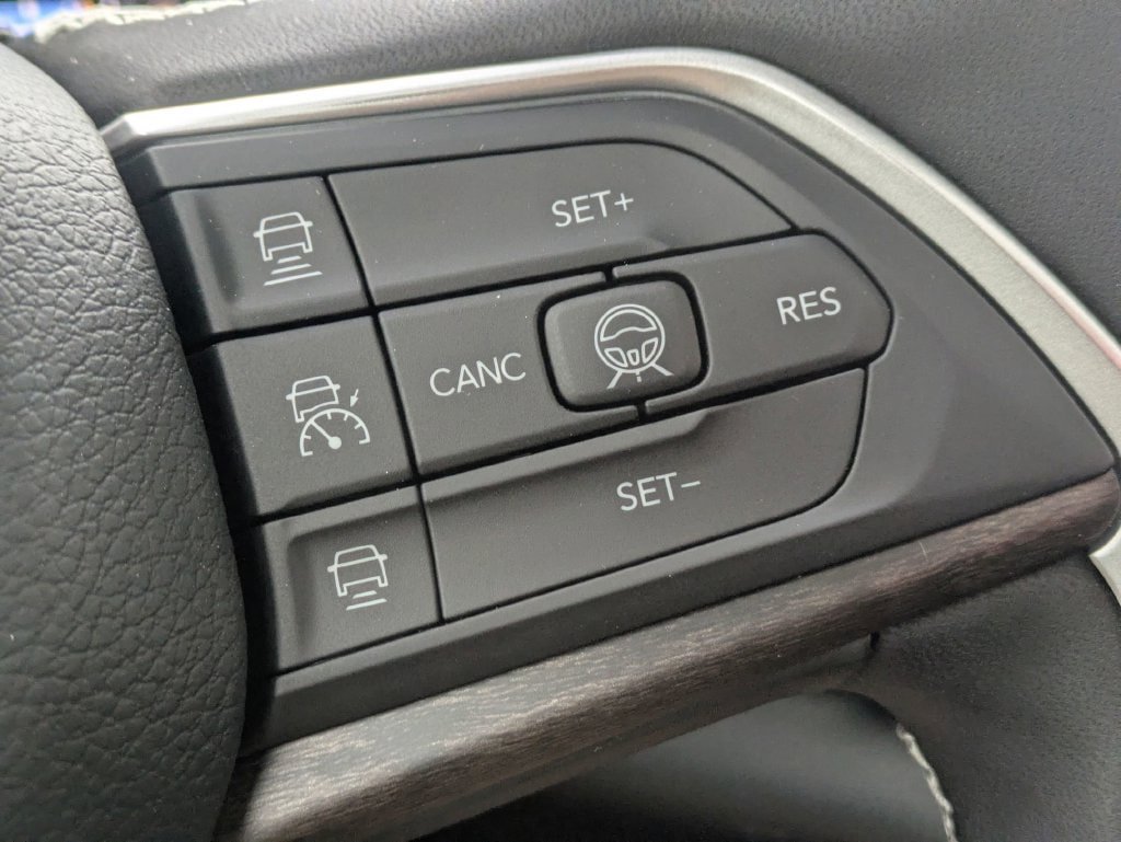 New 2026 Jeep Grand Cherokee Altitude AWD/4WD image 17