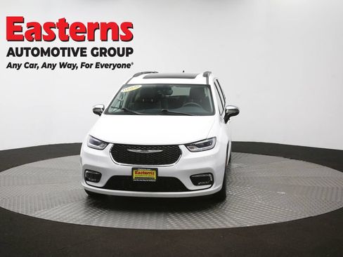 Used 2023 Chrysler Pacifica Limited FWD image 56