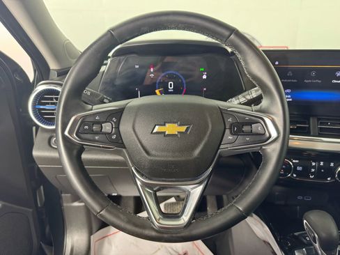 Used 2025 Chevrolet Trax LT w/ Driver Confidence Package image 13