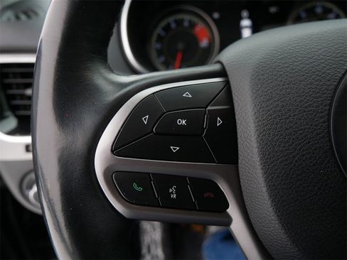 Used 2019 Jeep Cherokee Limited image 27