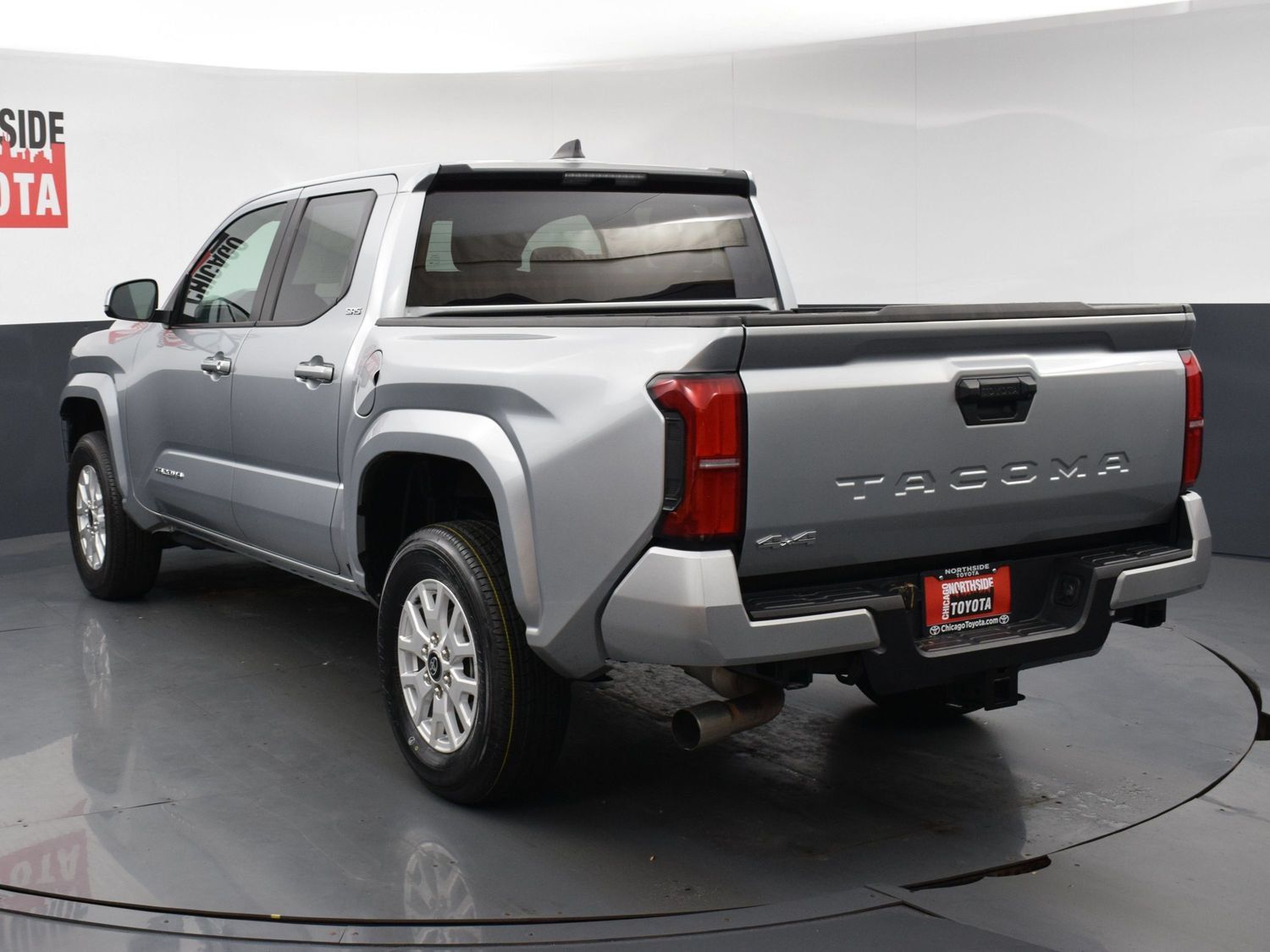 Used 2025 Toyota Tacoma SR5 AWD/4WD image 3