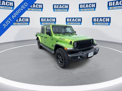 Used 2025 Jeep Gladiator Sport AWD/4WD image 2