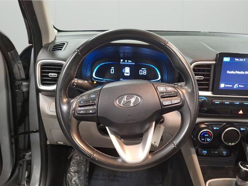 Used 2023 Hyundai Venue SEL FWD image 22