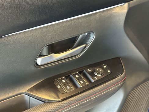 Used 2025 Nissan Kicks SR AWD/4WD image 13