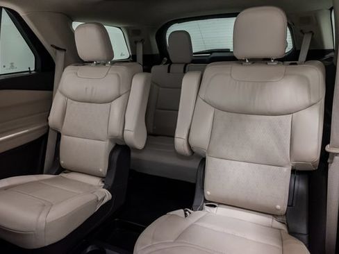 Used 2020 Ford Explorer Platinum w/ Premium Technology Package AWD/4WD image 27