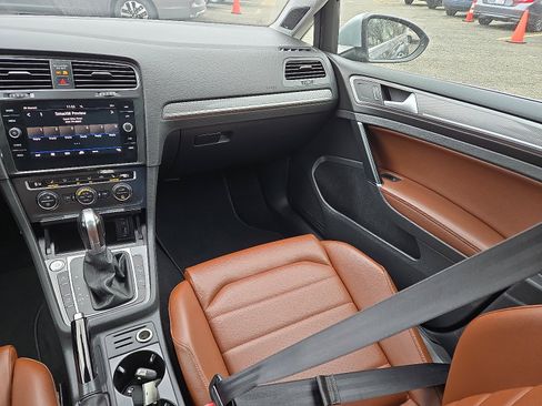 Used 2018 Volkswagen Golf Alltrack S image 16