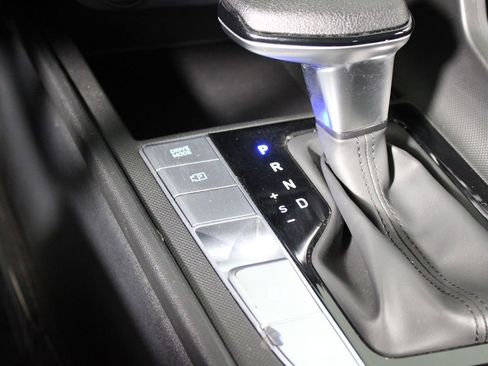 Used 2024 Hyundai Elantra Blue image 19