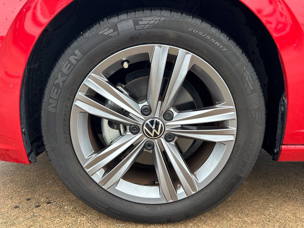 Used 2023 Volkswagen Jetta SE w/ Panoramic Sunroof Package FWD image 33
