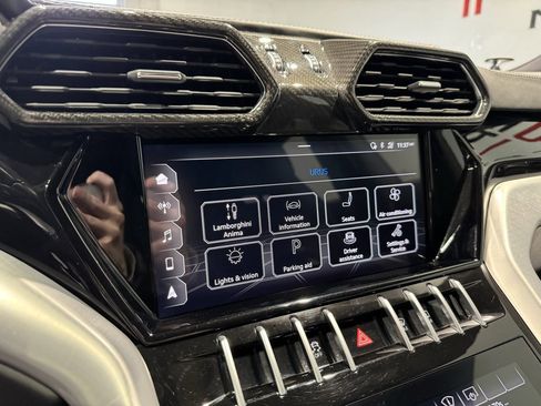 Used 2020 Lamborghini Urus image 23