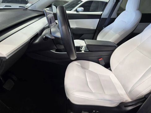 Used 2021 Tesla Model Y Long Range image 14