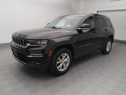 Used 2023 Jeep Grand Cherokee Limited AWD/4WD image 2