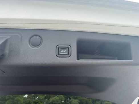 Used 2021 Chevrolet Equinox Premier AWD/4WD image 6