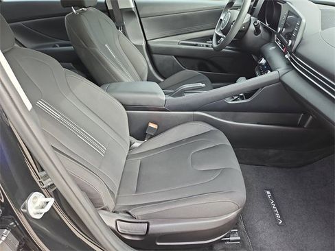 Used 2021 Hyundai Elantra SEL image 15