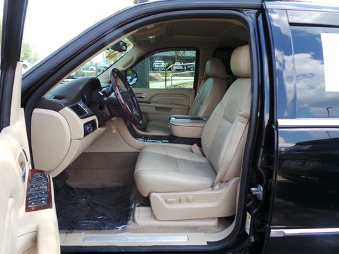 Used 2013 Cadillac Escalade EXT Luxury AWD/4WD image 28