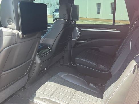 Used 2025 Cadillac Escalade Sport Platinum AWD/4WD image 8