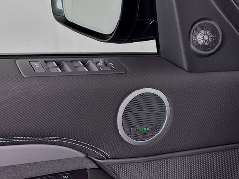 New 2025 Land Rover Discovery Dynamic SE image 19