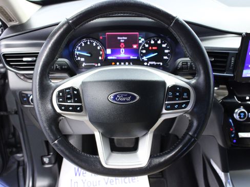 Used 2023 Ford Explorer Limited w/ Equipment Group 301A RWD image 18