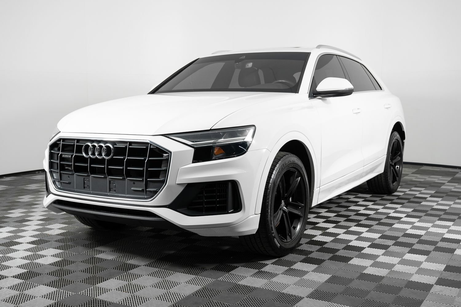 Used 2019 Audi Q8 Premium w/ Convenience Package AWD/4WD image 2