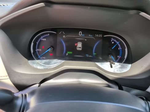 Used 2024 Toyota RAV4 XLE AWD/4WD image 17