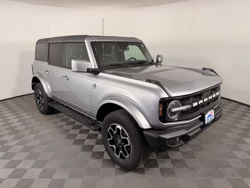 Used 2024 Ford Bronco Outer Banks image 10