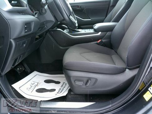 Certified 2022 Toyota Highlander LE image 23