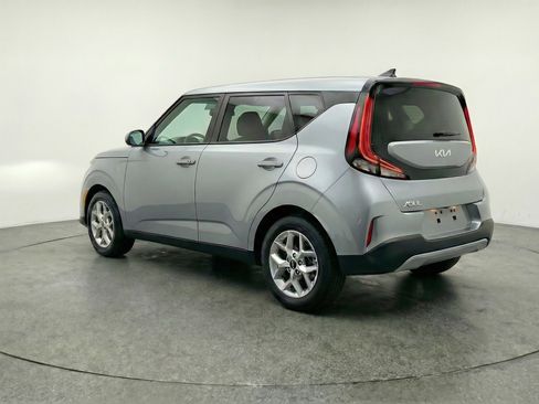 Used 2025 Kia Soul LX w/ LX Technology Package FWD image 6