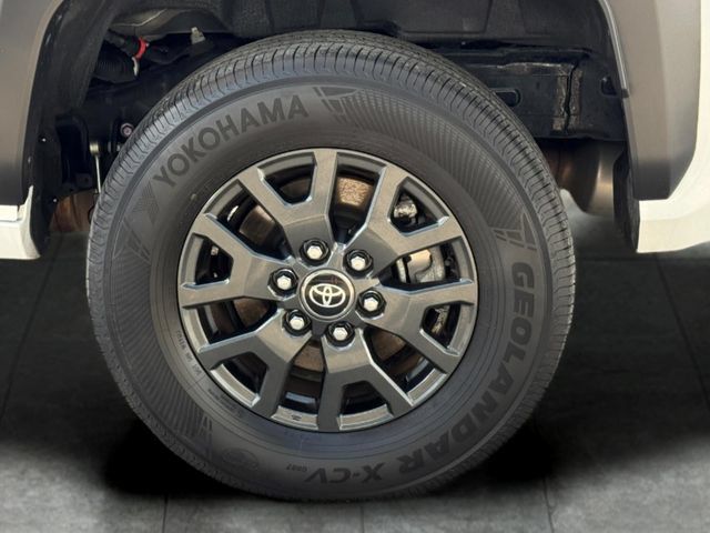Used 2025 Toyota 4Runner SR5 AWD/4WD image 6