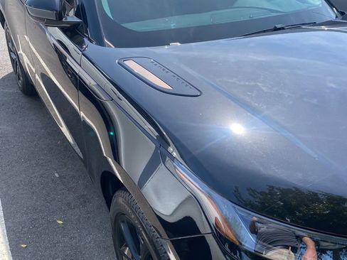 Used 2025 Land Rover Range Rover Velar Dynamic SE image 3