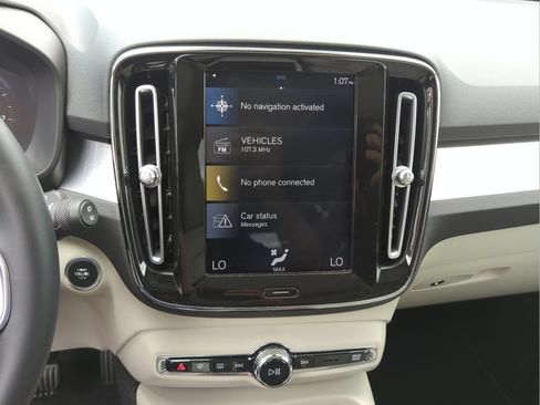 Used 2019 Volvo XC40 T5 Momentum AWD/4WD image 13