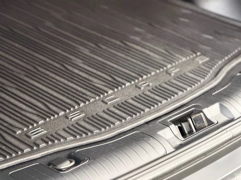 Used 2020 Ford Escape SEL image 37