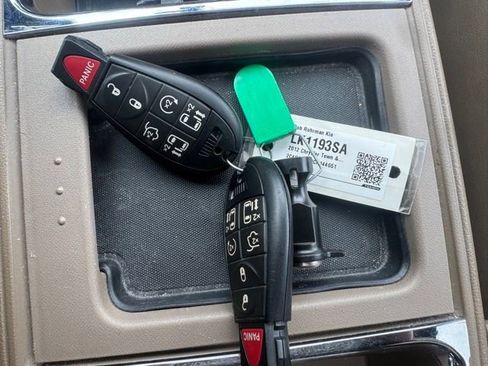 Used 2012 Chrysler Town & Country Limited w/ Luxury Group image 22