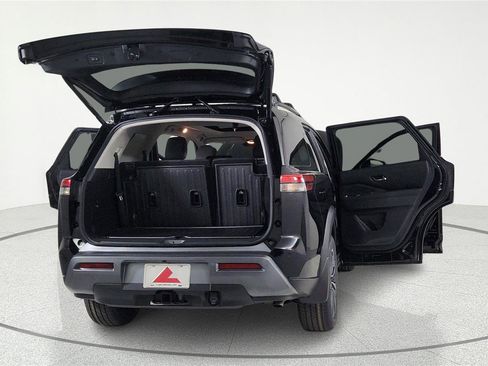 New 2026 Nissan Pathfinder Platinum w/ Cargo Package image 8