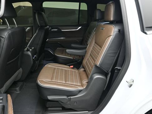 Used 2026 GMC Acadia Denali Ultimate w/ LPO, All-Weather Package AWD/4WD image 18