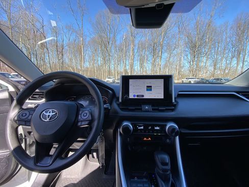 Used 2023 Toyota RAV4 LE image 21