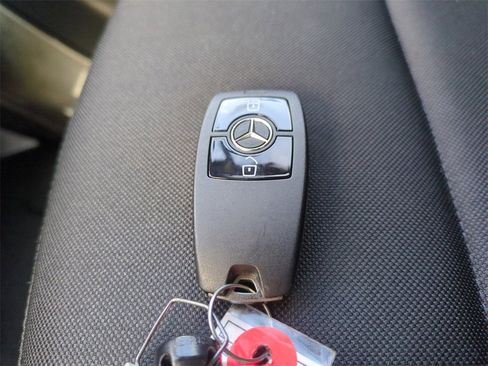 Used 2024 Mercedes-Benz Sprinter 2500 image 32