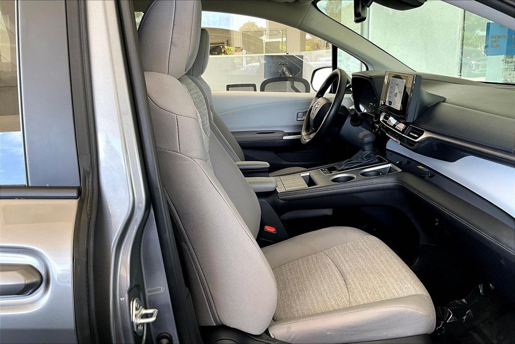 Certified 2026 Toyota Sienna LE AWD/4WD image 30