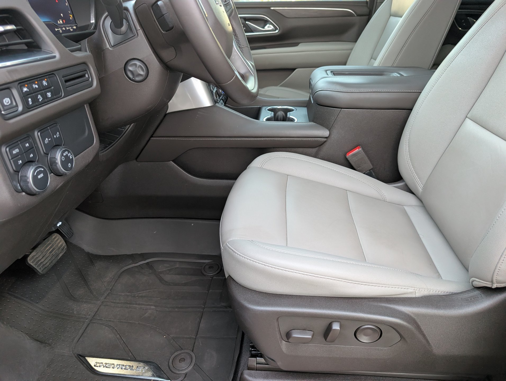 Used 2023 Chevrolet Tahoe Z71 w/ Luxury Package AWD/4WD image 18