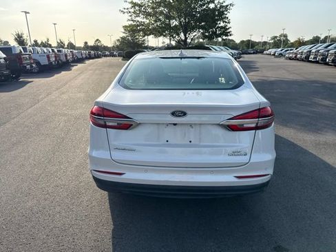 Used 2019 Ford Fusion SE FWD image 5
