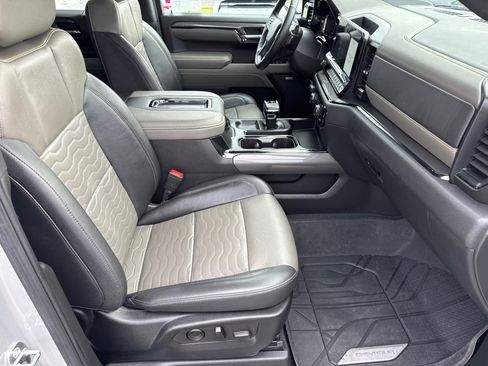 Used 2022 Chevrolet Silverado 1500 ZR2 w/ Technology Package image 16