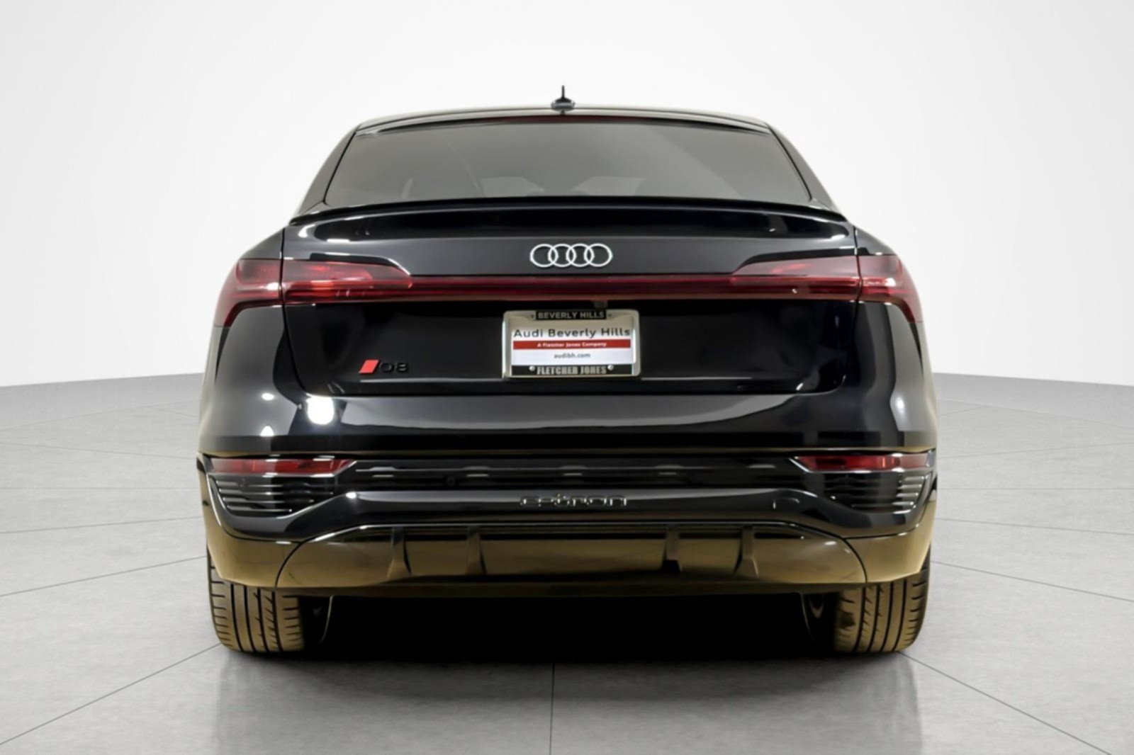 Used 2024 Audi Q8 e-tron Premium AWD/4WD image 4