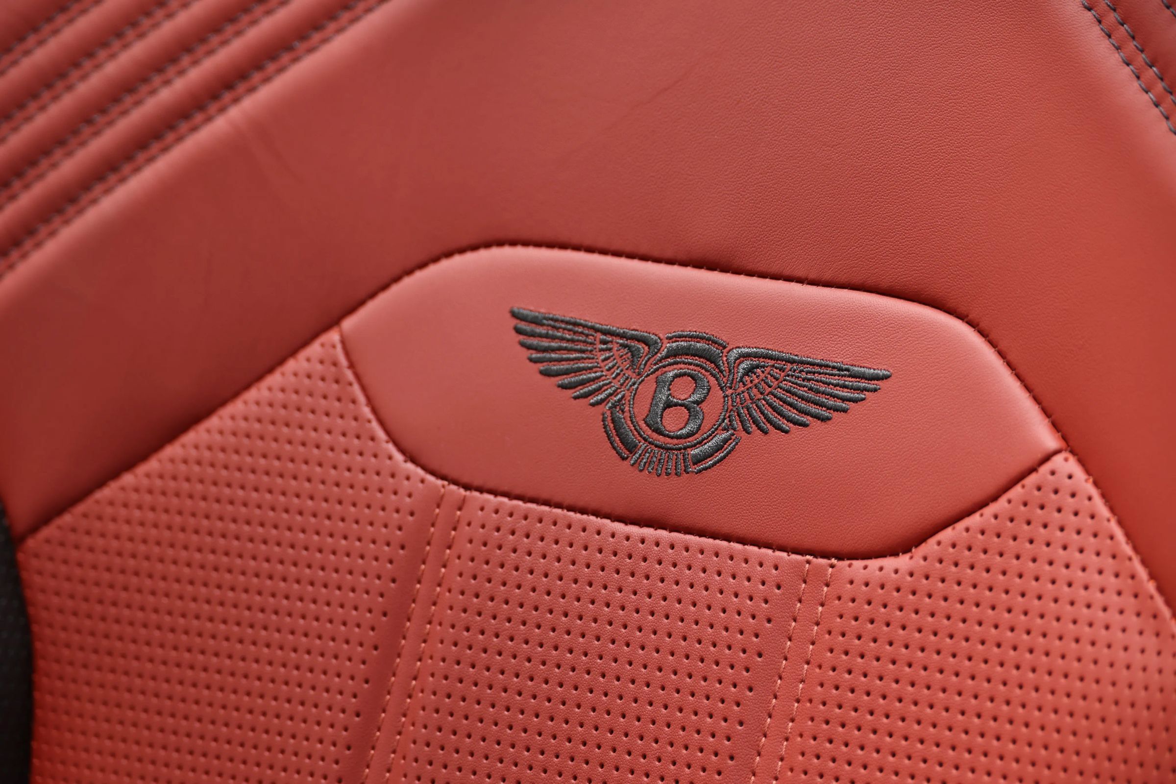 Used 2022 Bentley Bentayga AWD/4WD image 19