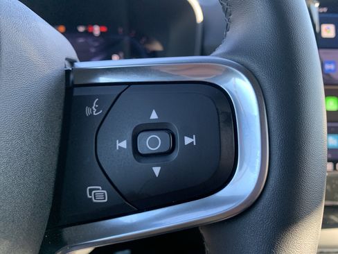 Used 2025 Volvo XC40 B5 Plus image 20