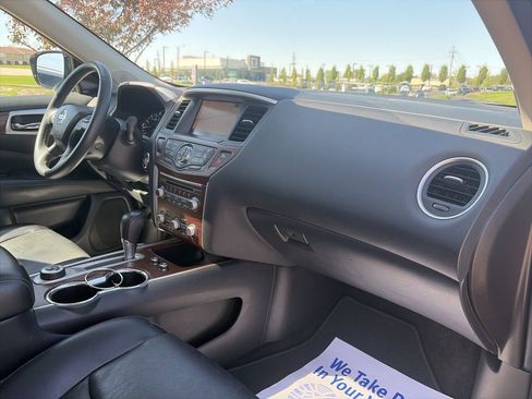 Used 2017 Nissan Pathfinder Platinum w/ Family Entertainment Package image 32