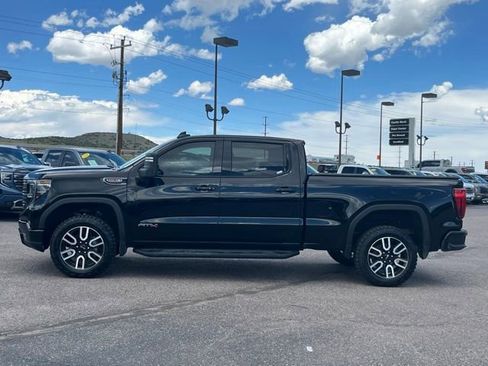Used 2022 GMC Sierra 1500 AT4 w/ AT4 Preferred Package AWD/4WD image 2