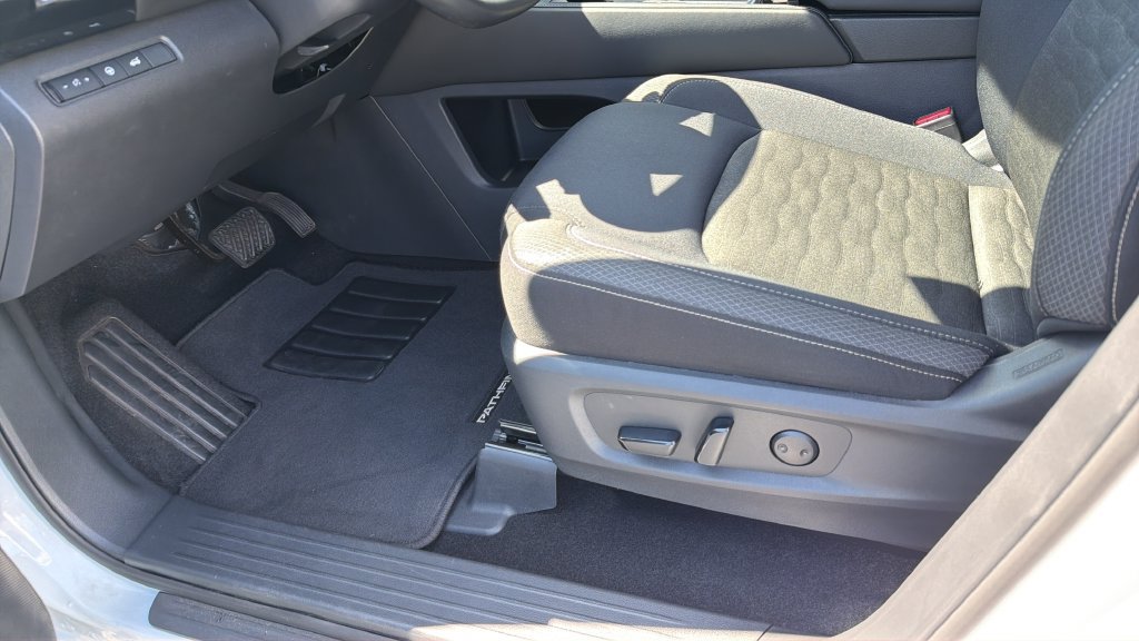 Used 2025 Nissan Pathfinder SV FWD image 18