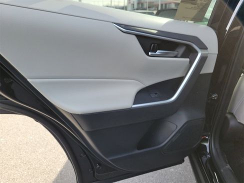 Used 2025 Toyota RAV4 XLE image 15